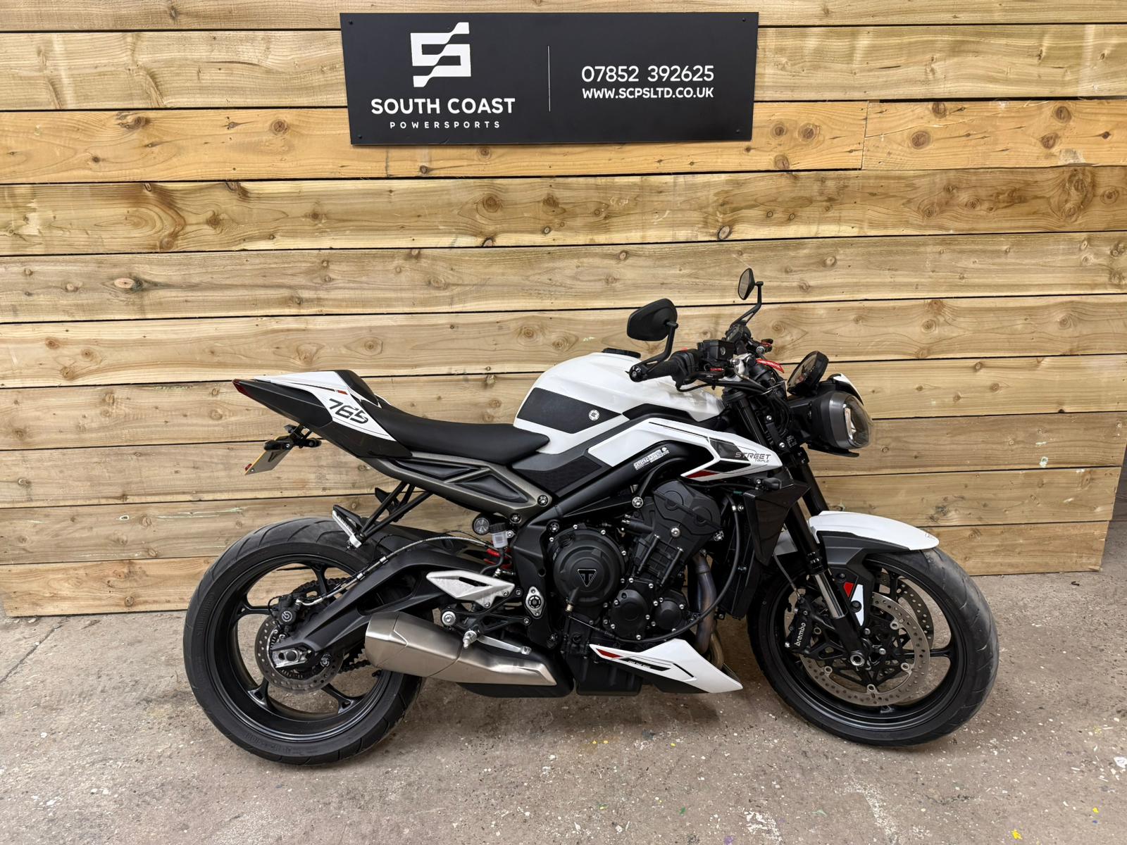 TRIUMPH STREET TRIPLE 765R 2024