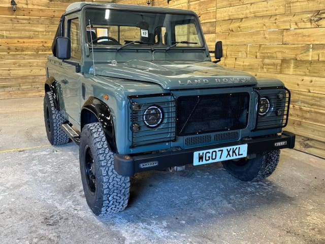Land Rover Defender 90 Pick Up
